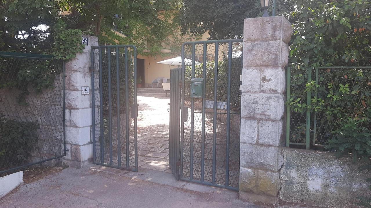 Old Captain'S Apartments - In A Pine Wood By The Sea And Tennis Courts Split Extérieur photo